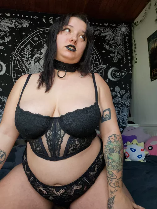 i genuinely love my curves by anya_ange