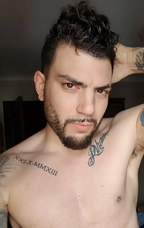 I like the smell of my armpits today 😏☺️ by greekmale69