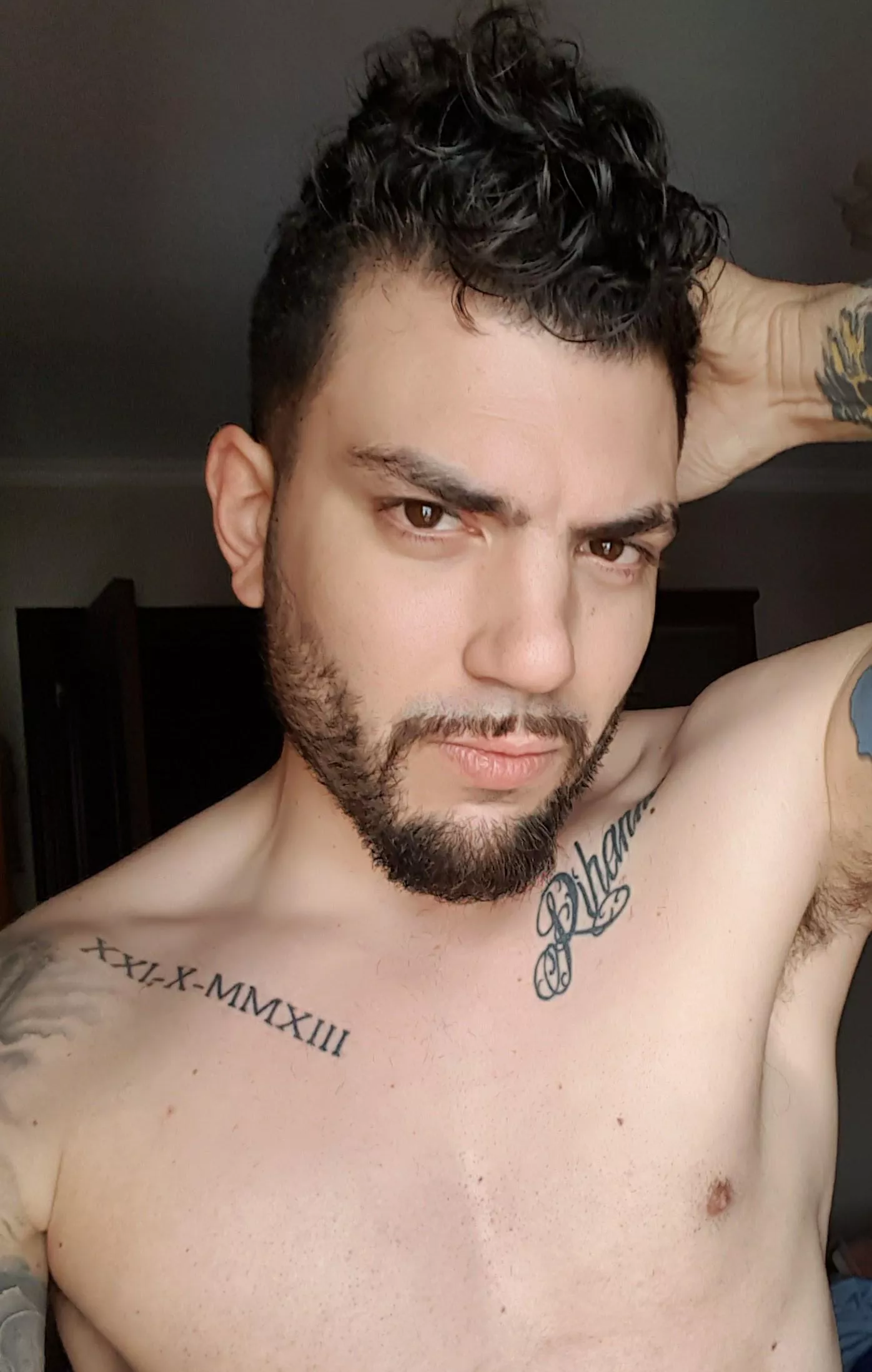 I like the smell of my armpits today 😏☺️ posted by greekmale69