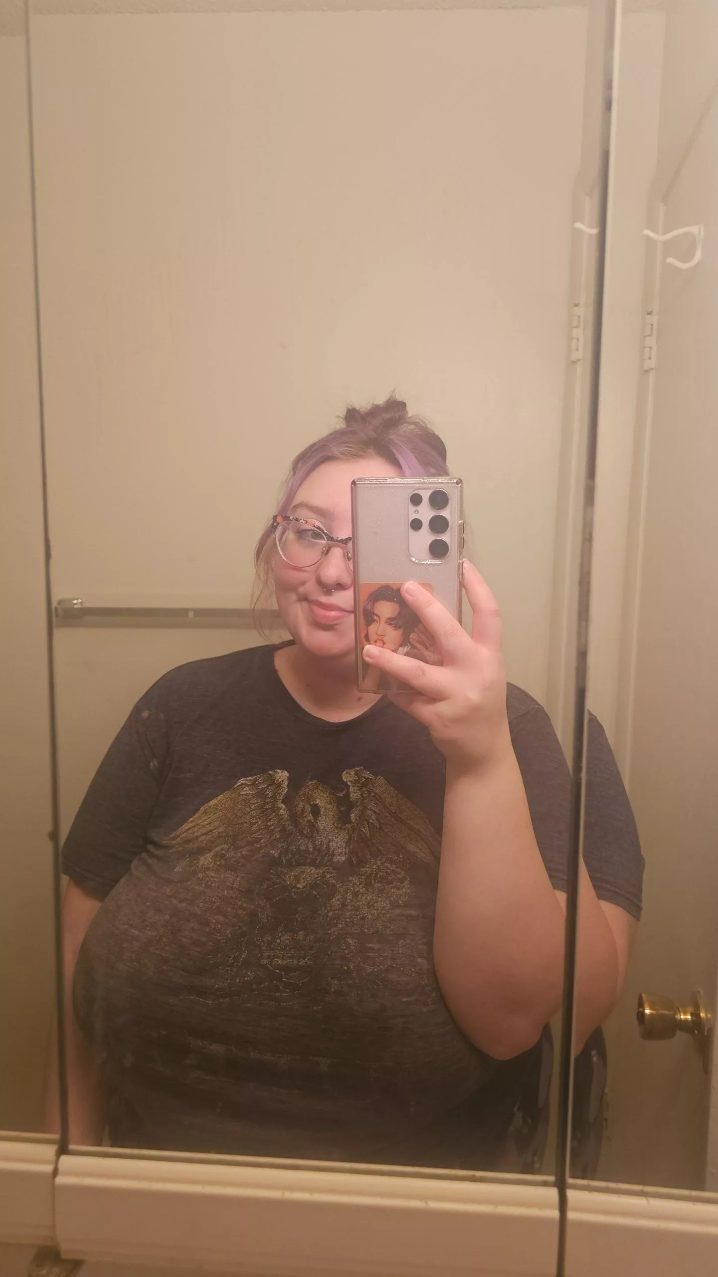 Just another cute lil mirror selfie 💗 posted by sapphiremelonz