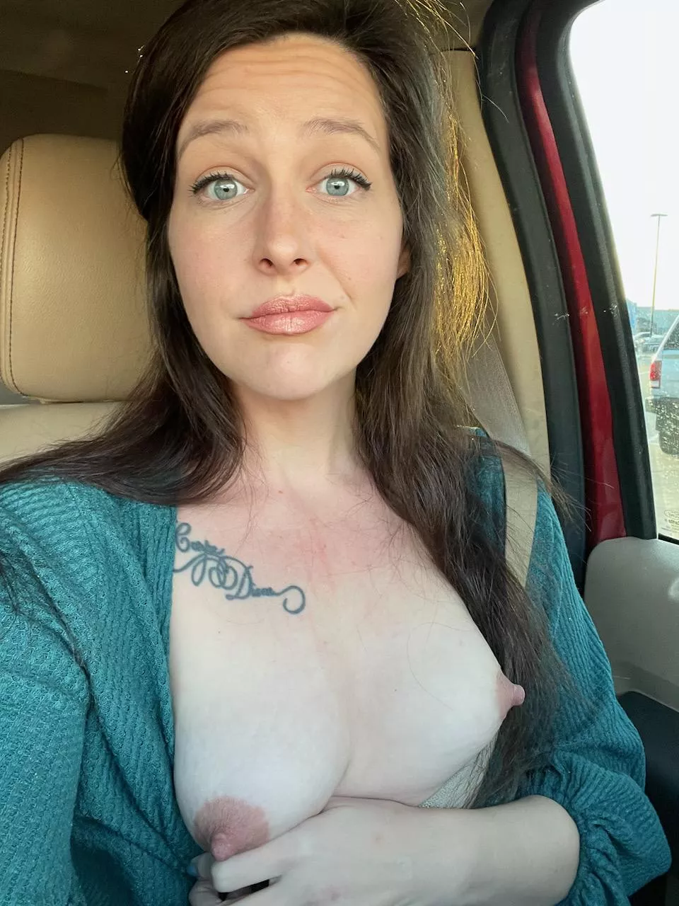 Little flash before grocery shopping [f] posted by Background_Ad7065