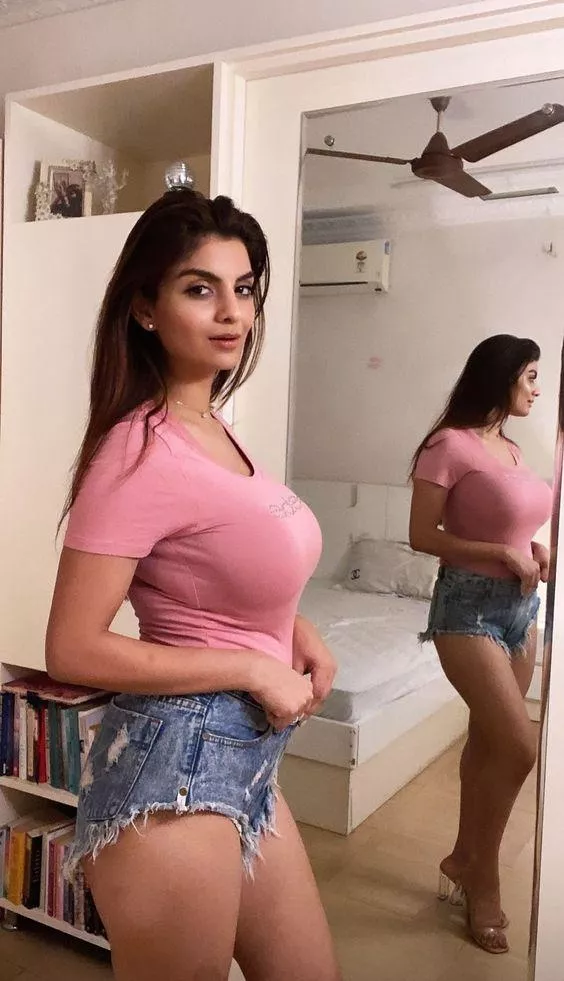 She knows how to flaunt  posted by Pure-Lifeguard254