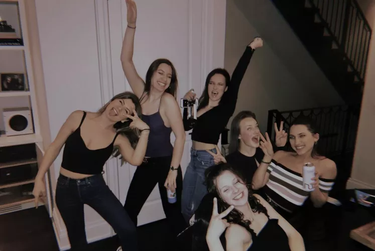 Who's queen of the group? [6] by Swiftie4ever_713