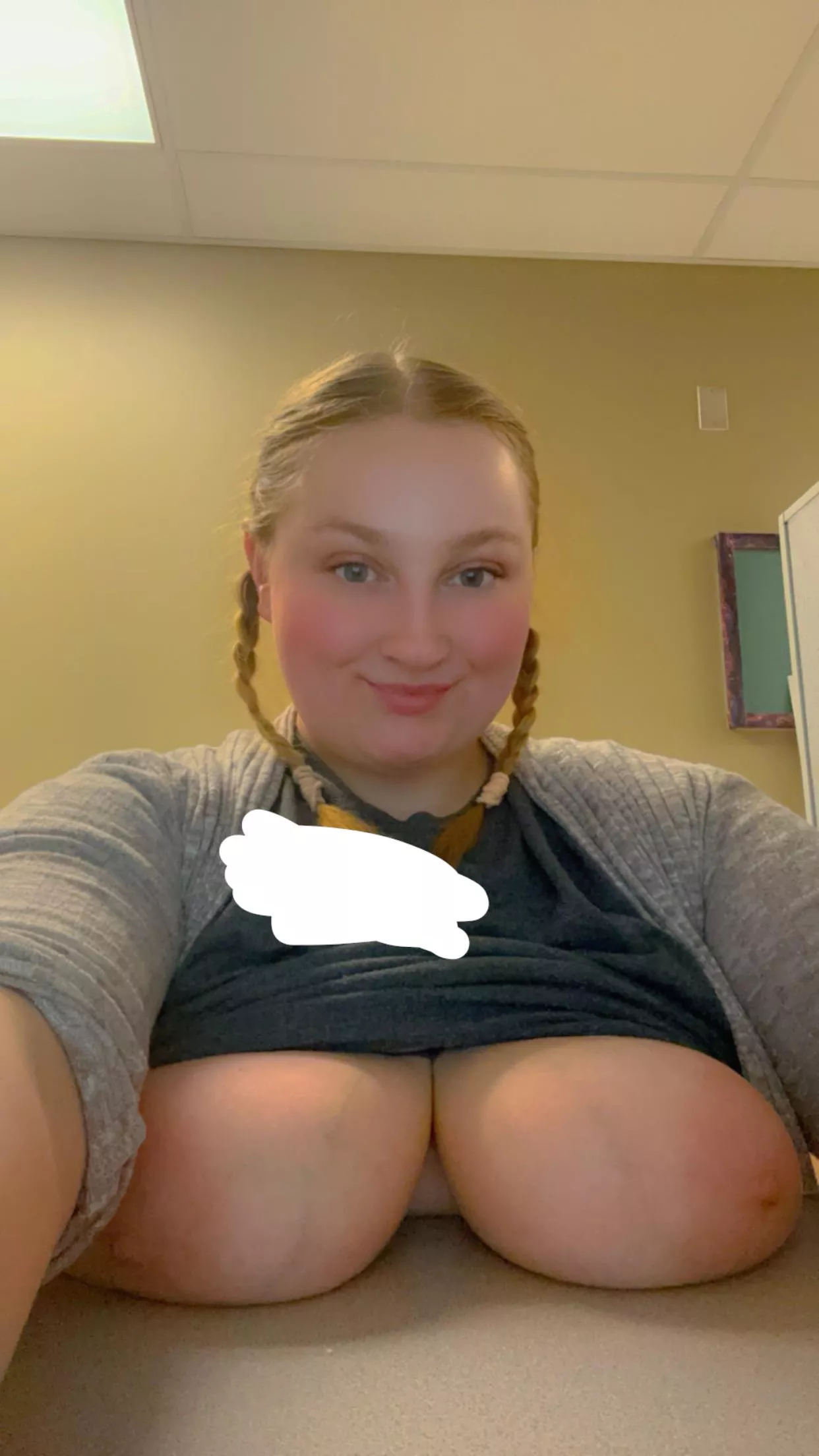 work boobies 💋 posted by misslolab22