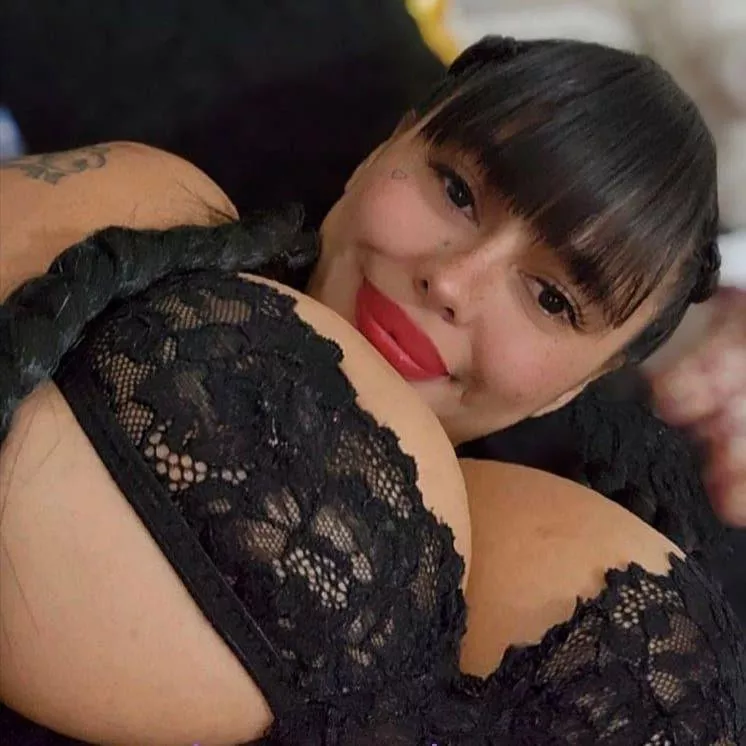 Would they look better in your mouth posted by cutejuliaaa