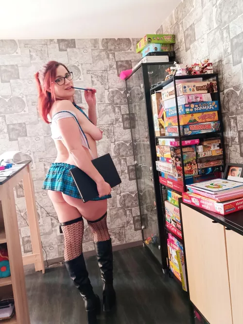 You should be paying attention to your classes  by Puzzleheaded-Try-362