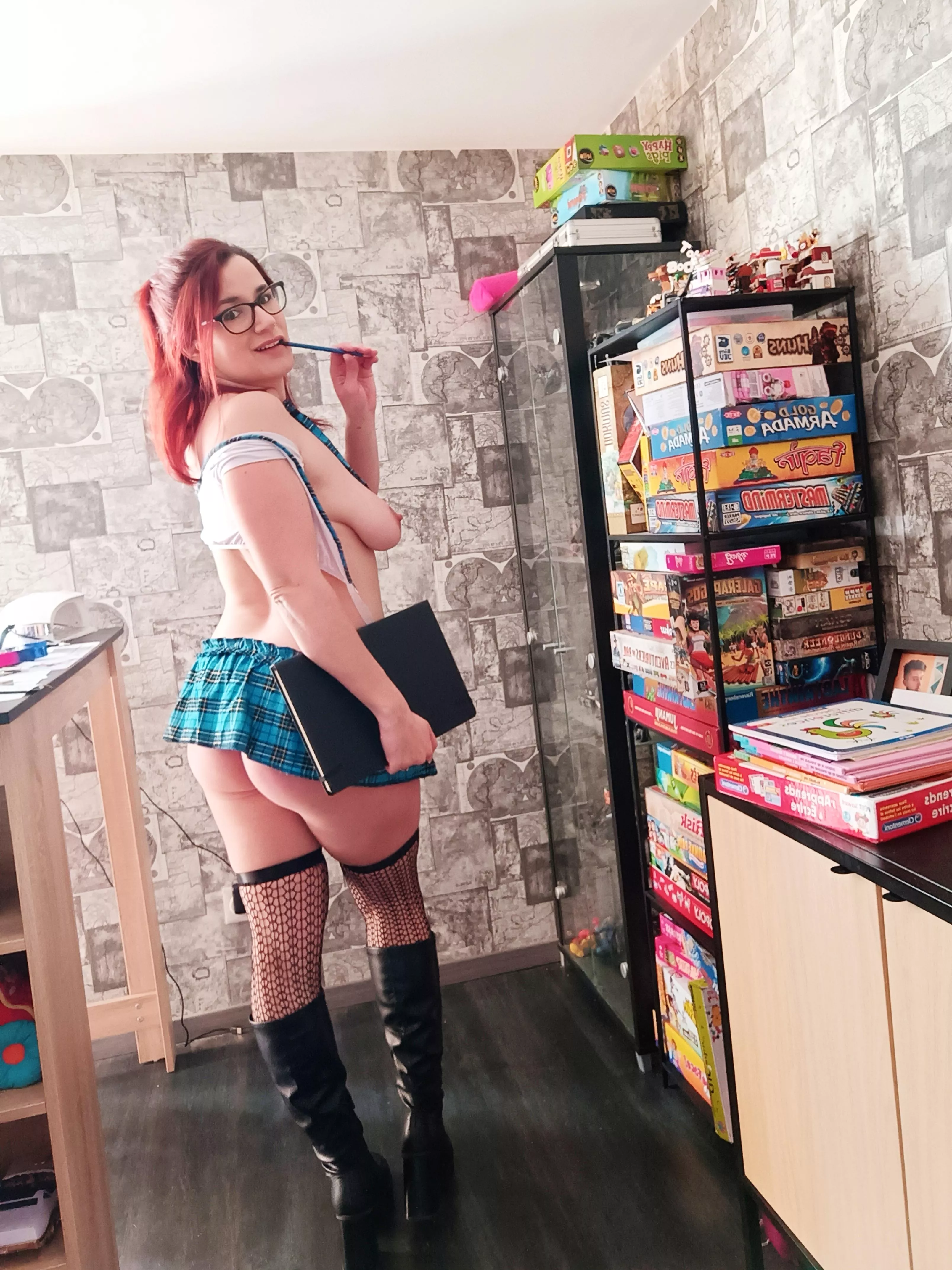 You should be paying attention to your classes  posted by Puzzleheaded-Try-362