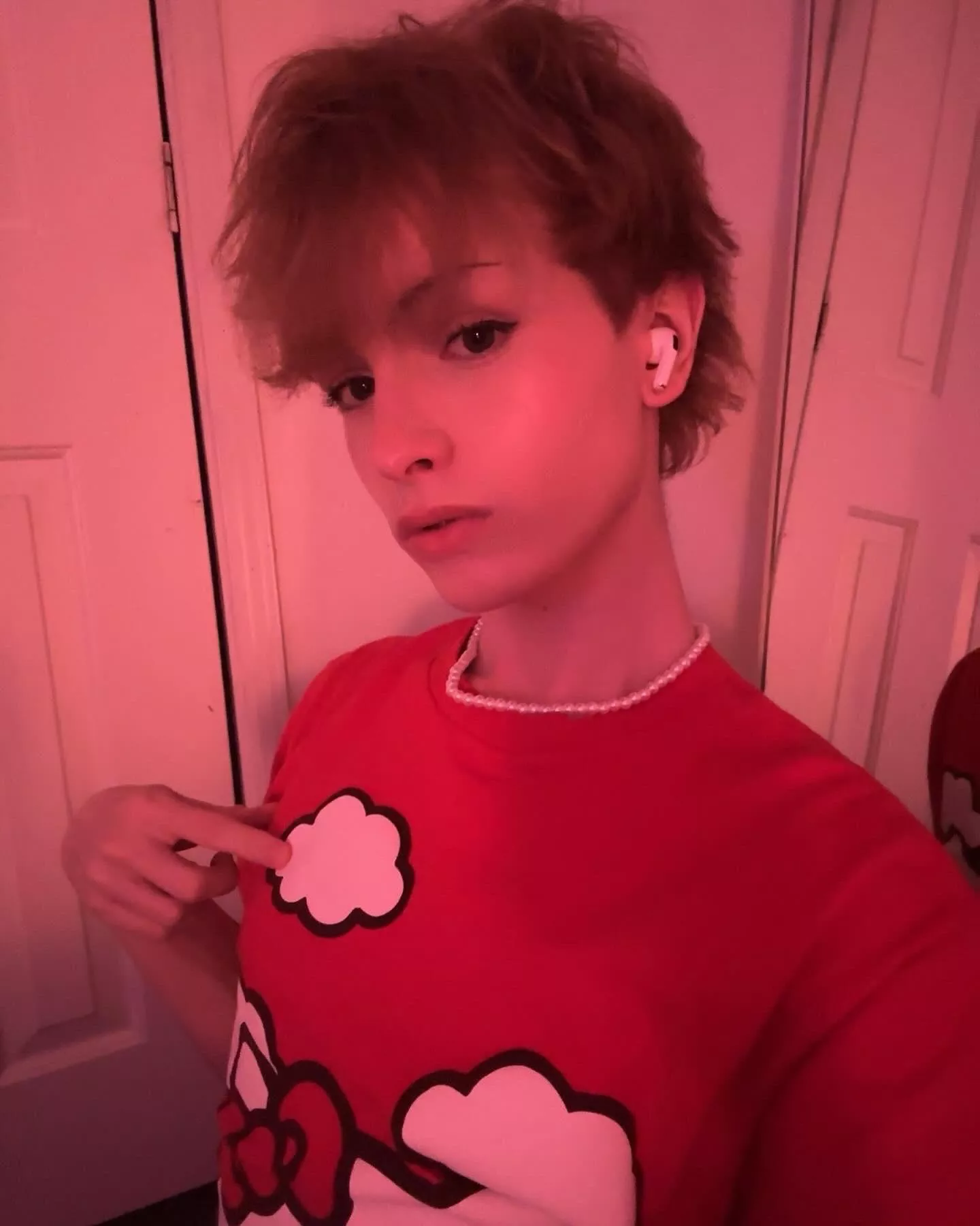 [18] hehe i feel pretty posted by AveryVegax