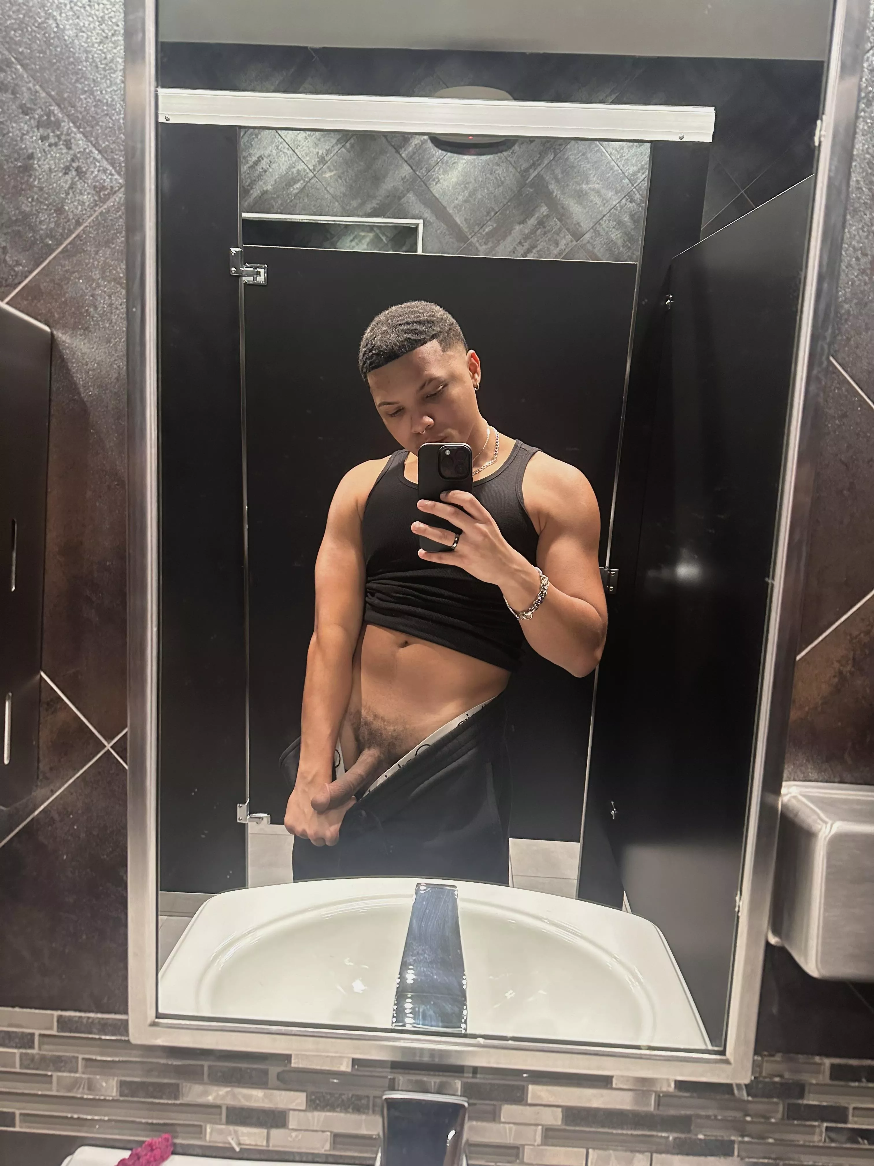 (26) drop a 🩷 if you’d catch my load  posted by covenbabyyy