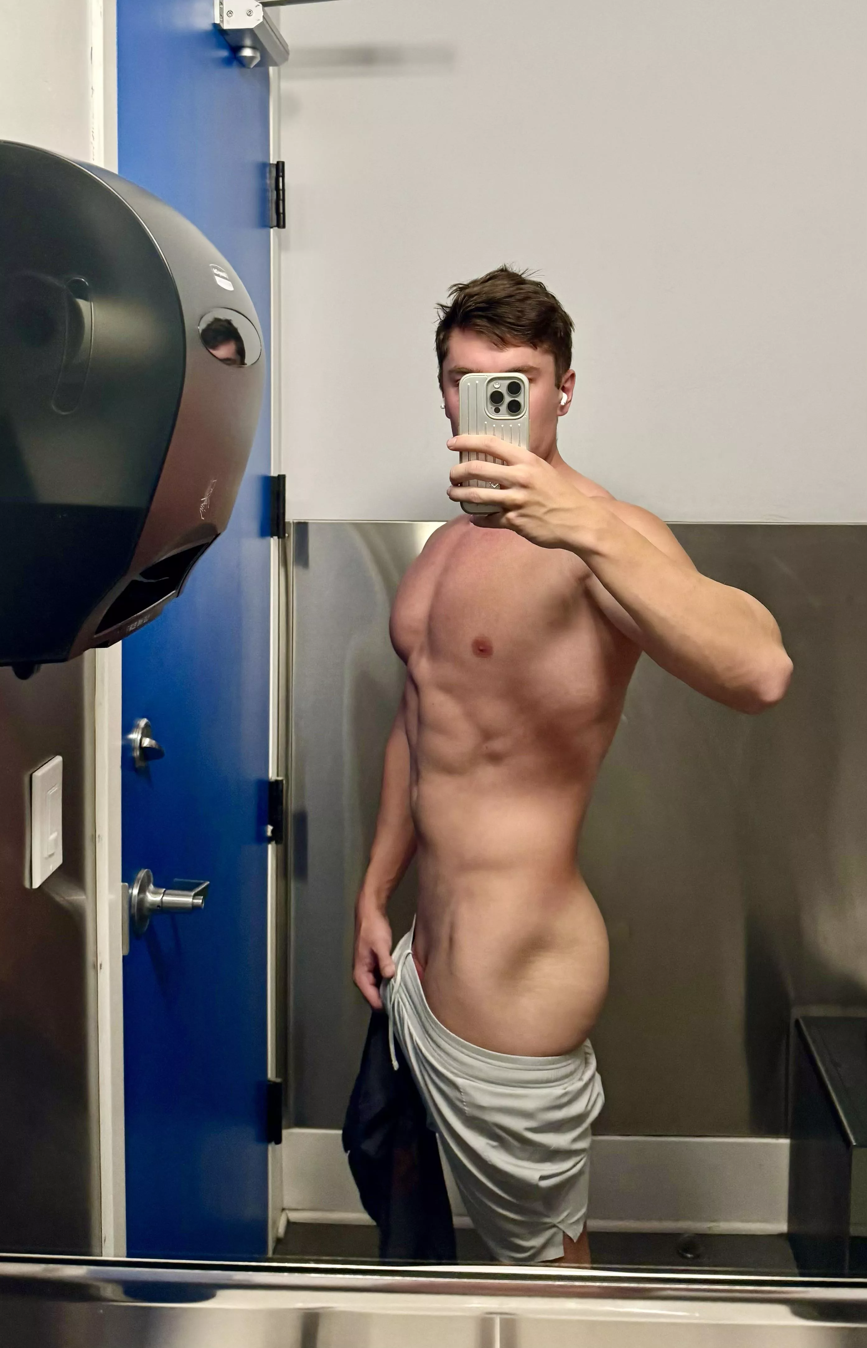 [28] Wasn’t even leg day. posted by Fishoutawater_