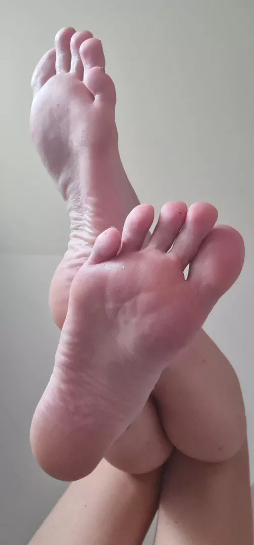 41 mature feet..honest opinion by missblackcatt