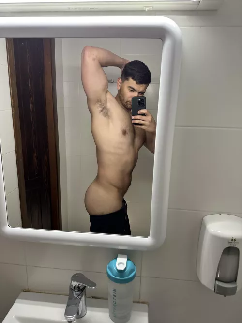 a straight but curious, how must it feel to give the hole? by realisiwak