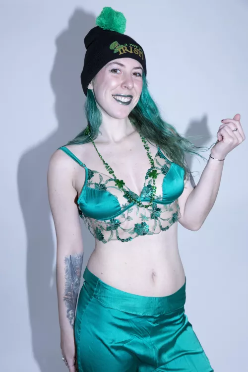 All green smiles by sirenskiss3