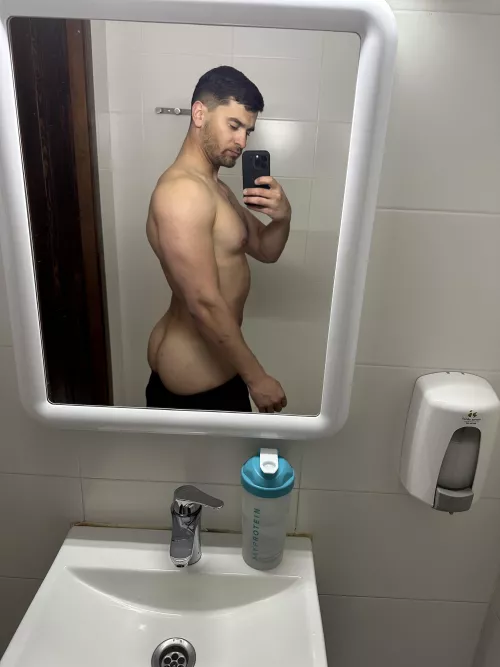 Am I cute? Be brutally honest by realisiwak