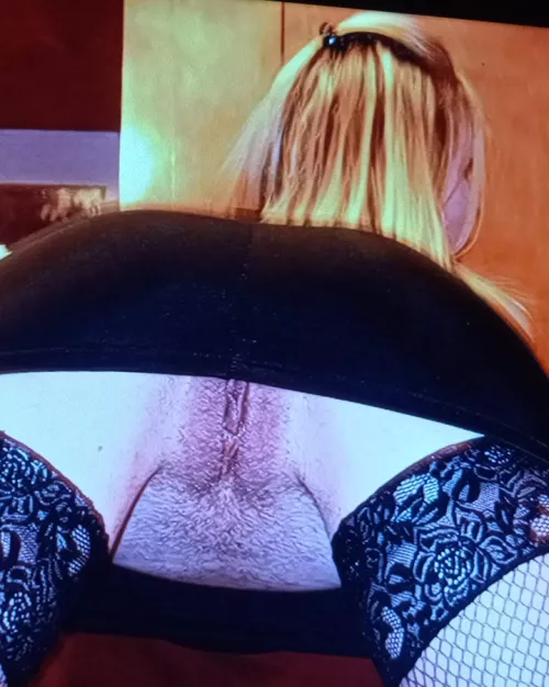   Are there any couples that like to share dms open by Narrow_Ad2681