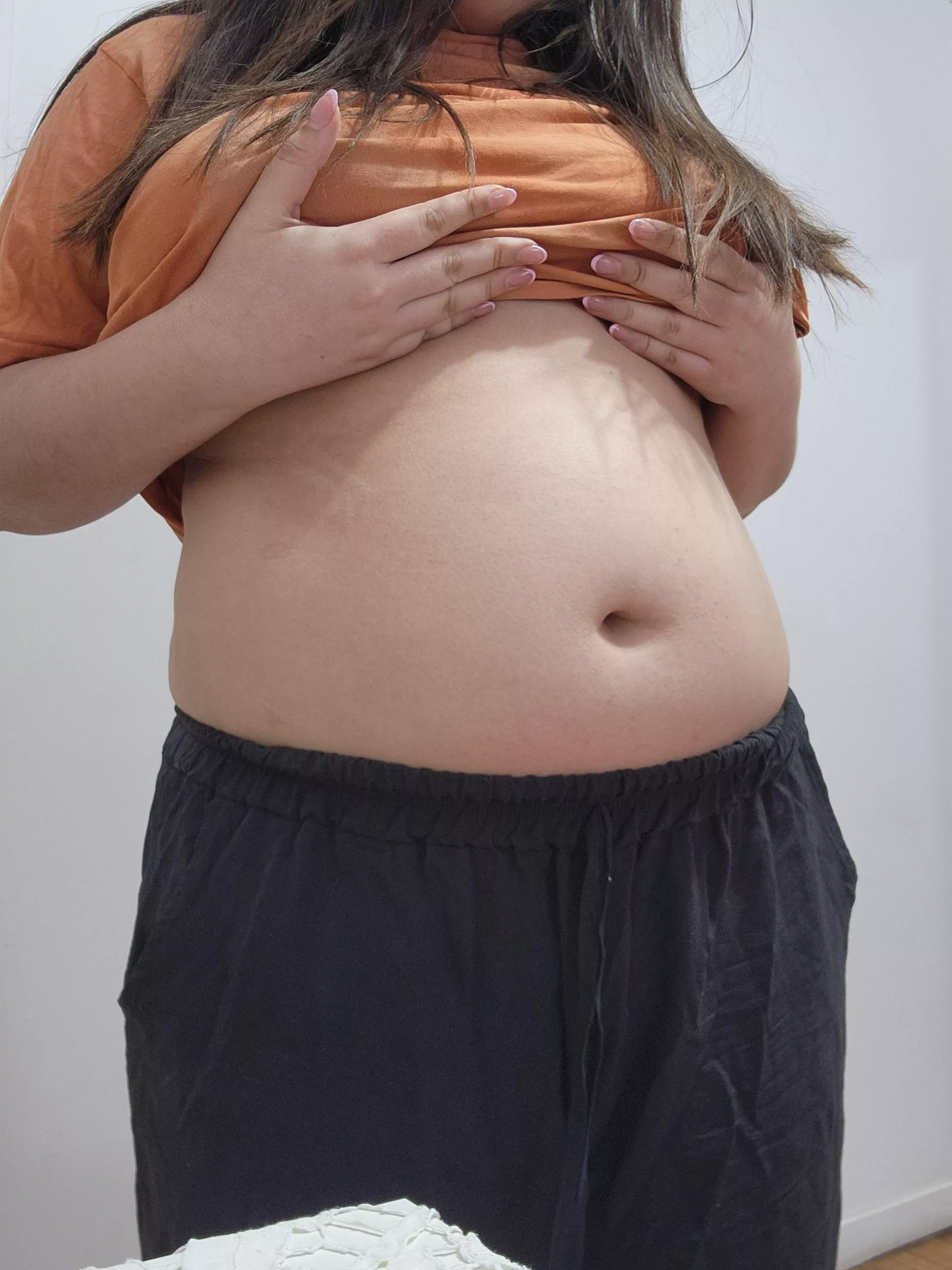 Big bellie and deep bellybutton  posted by abbysweet_