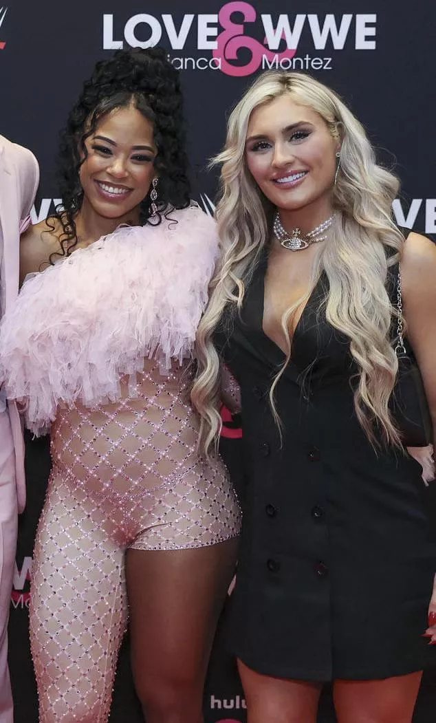 Brunette or Blonde? posted by wakkaffx2