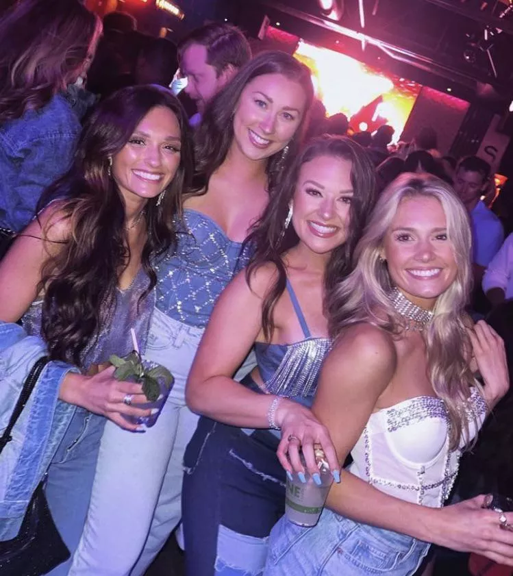 Charlotte Girls posted by Cash_Crescendo