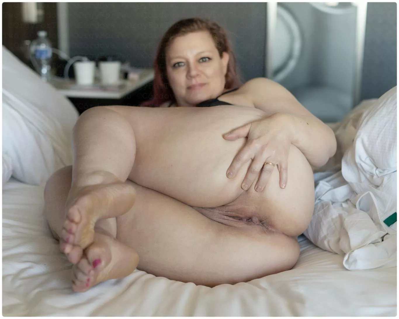 Cute feet, thick thighs, and milf booty with free choice of hole. posted by JennsWetDreams