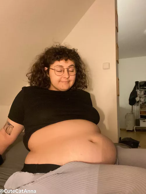 Girl’s getting thick 👀 by CuteCatAnna