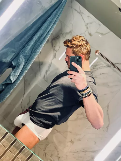 guess how big I am by Horror-Detective7