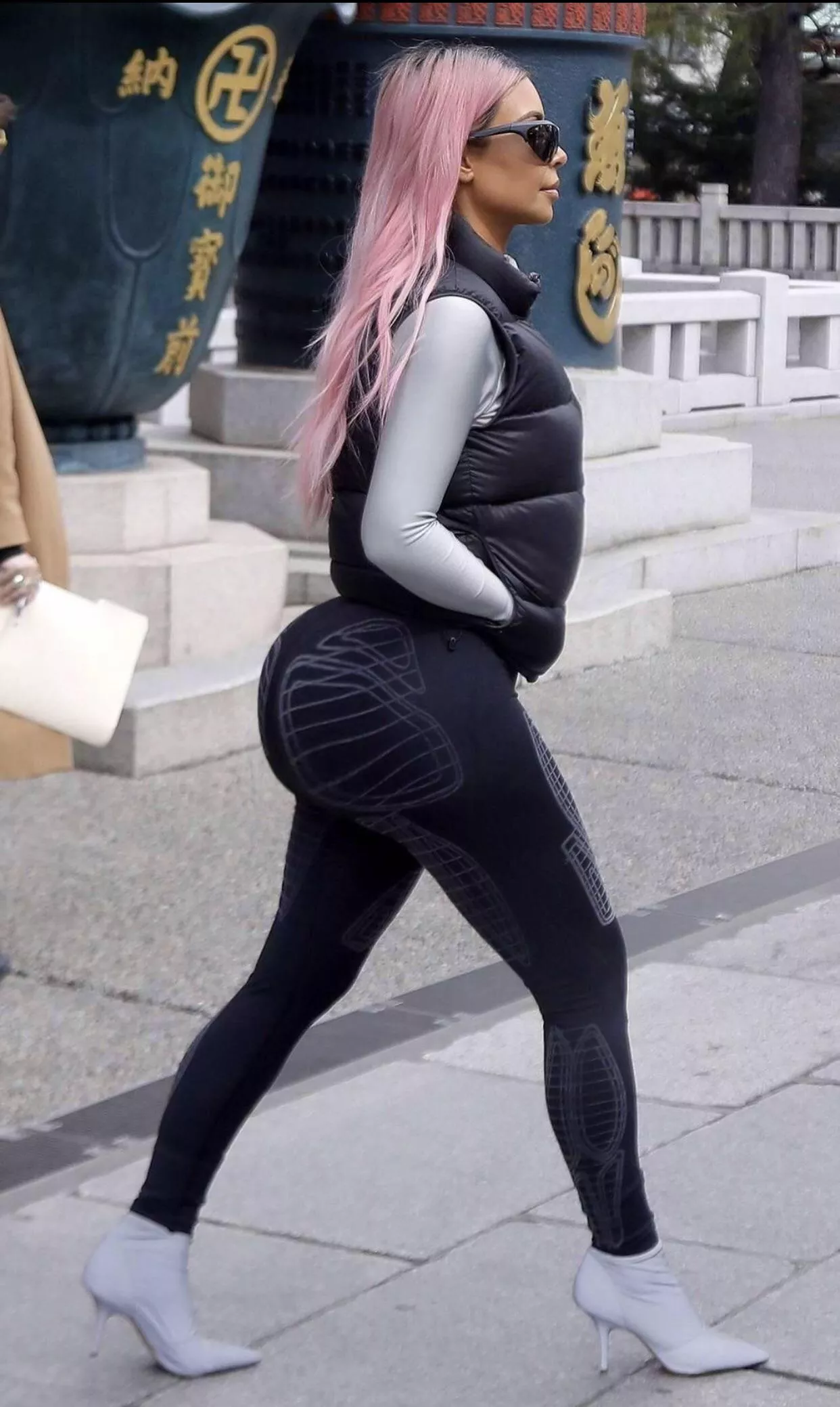 Her ass is so fat and sexy posted by Large_Rooster_69