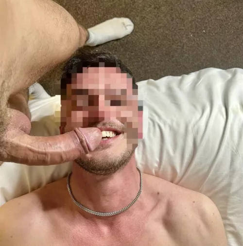 Here’s me sucking cock for the first time then swallowing my buddy’s full thick load by BloeJogs