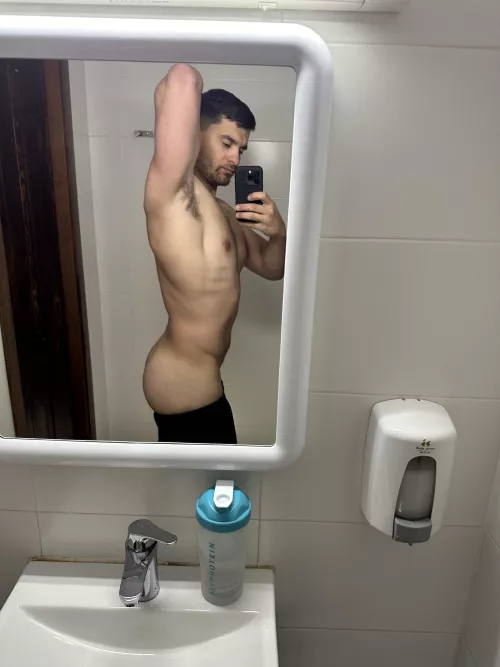 I like to take sexy photos when somebody can catch me by imsakala