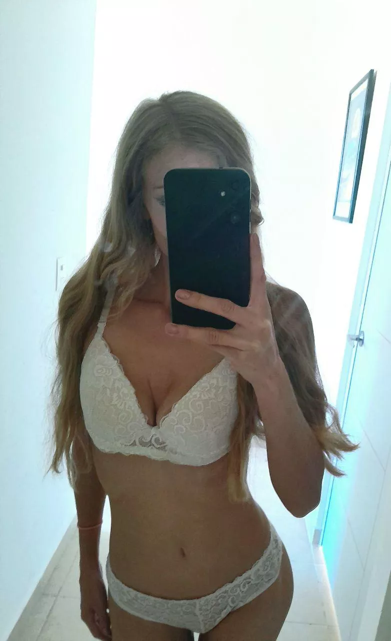 I want you to notice my button! posted by layla-blue-