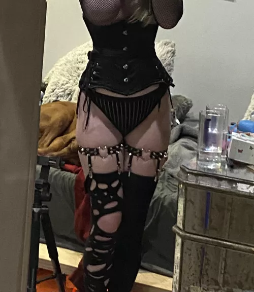 I’m on spring break let’s make it memorable  by slvttypixie