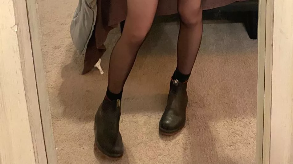 In desperate need of knowing what these boots are! posted by dash1ng23