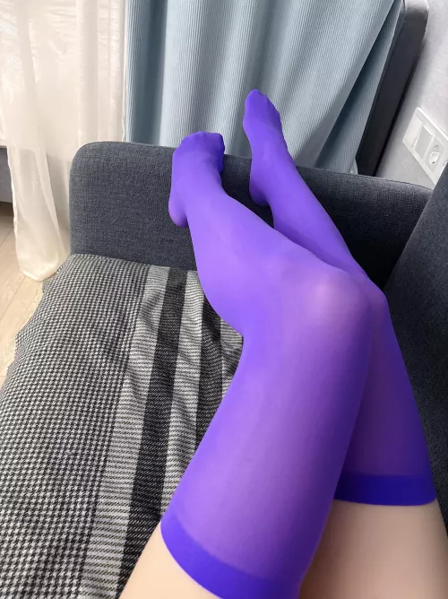 Just showing off my long legs  by SylvanianBoy