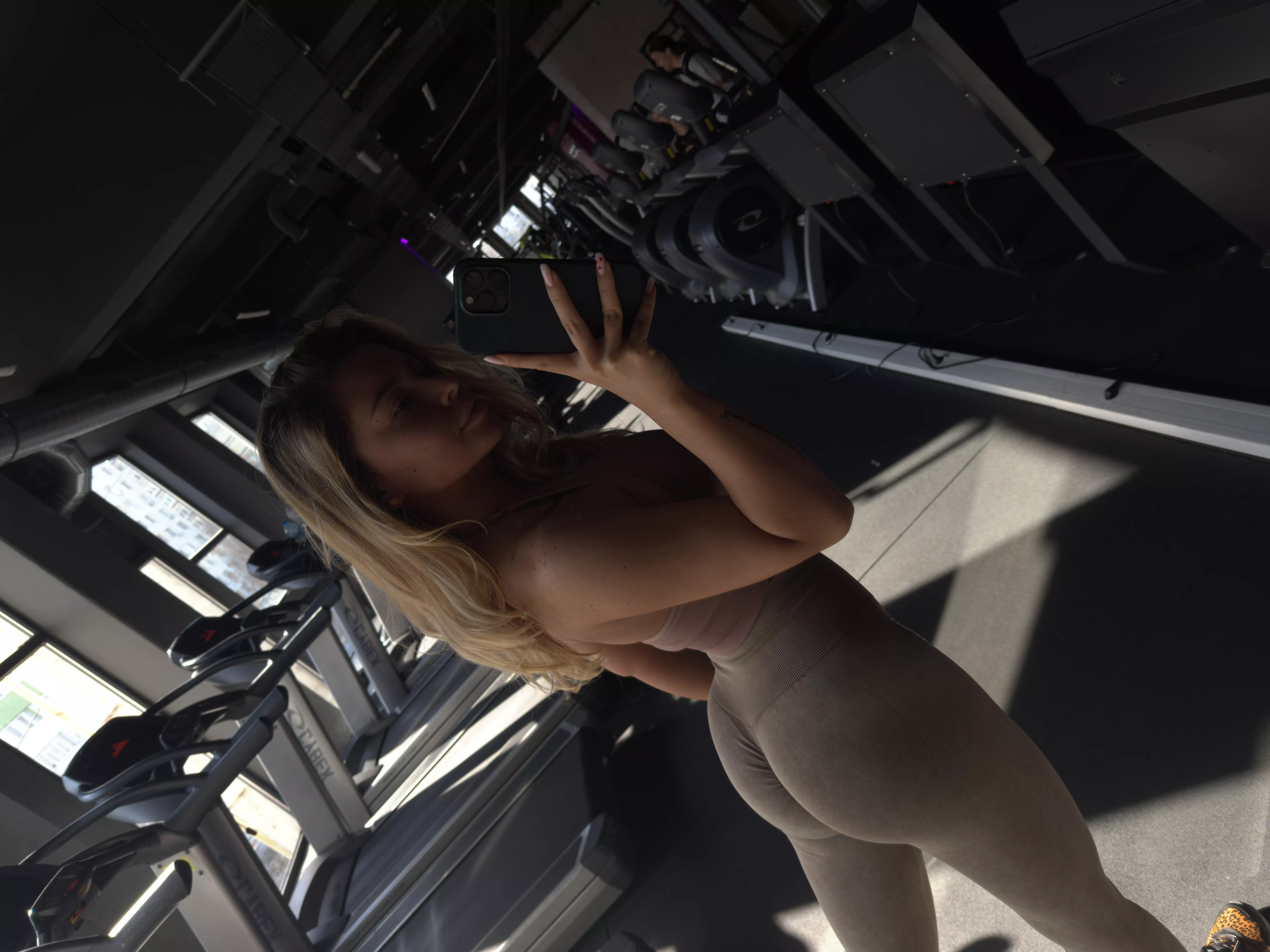 Looking sexy posted by plangentDaniel619