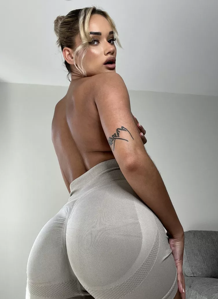 My booty has all the good curves posted by WorldlinessOk7796