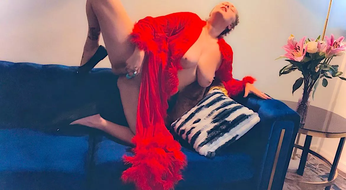 My legs fall open so easily! posted by Vivivixins