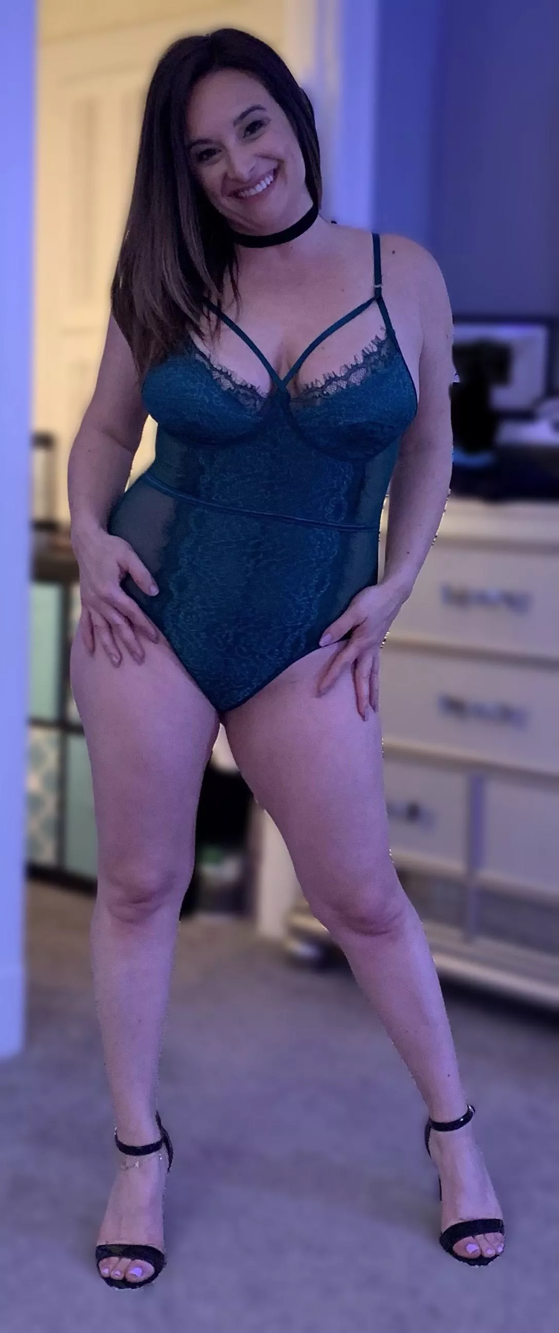 Naughty Milf Slut 45F posted by sophienextdoor