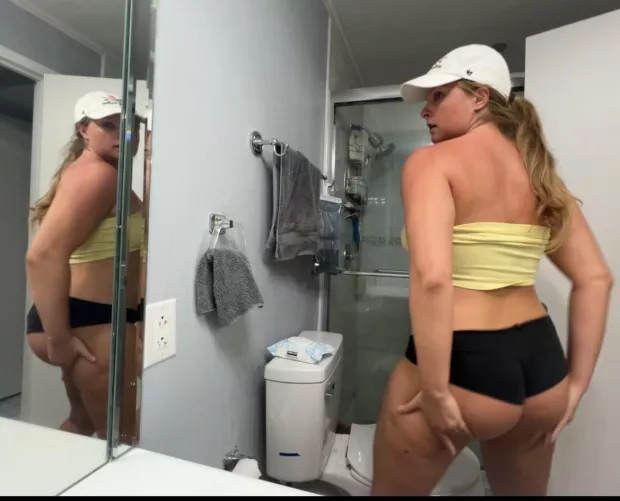 Screenshot from a twerk..my ass looks so phattttt…dumpyyyy by bigduchvip