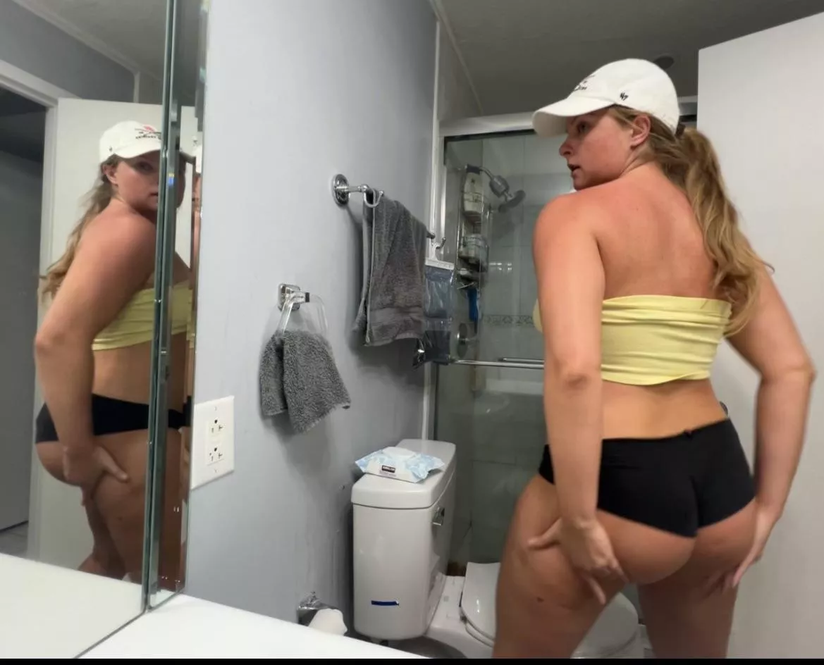 Screenshot from a twerk..my ass looks so phattttt…dumpyyyy posted by bigduchvip