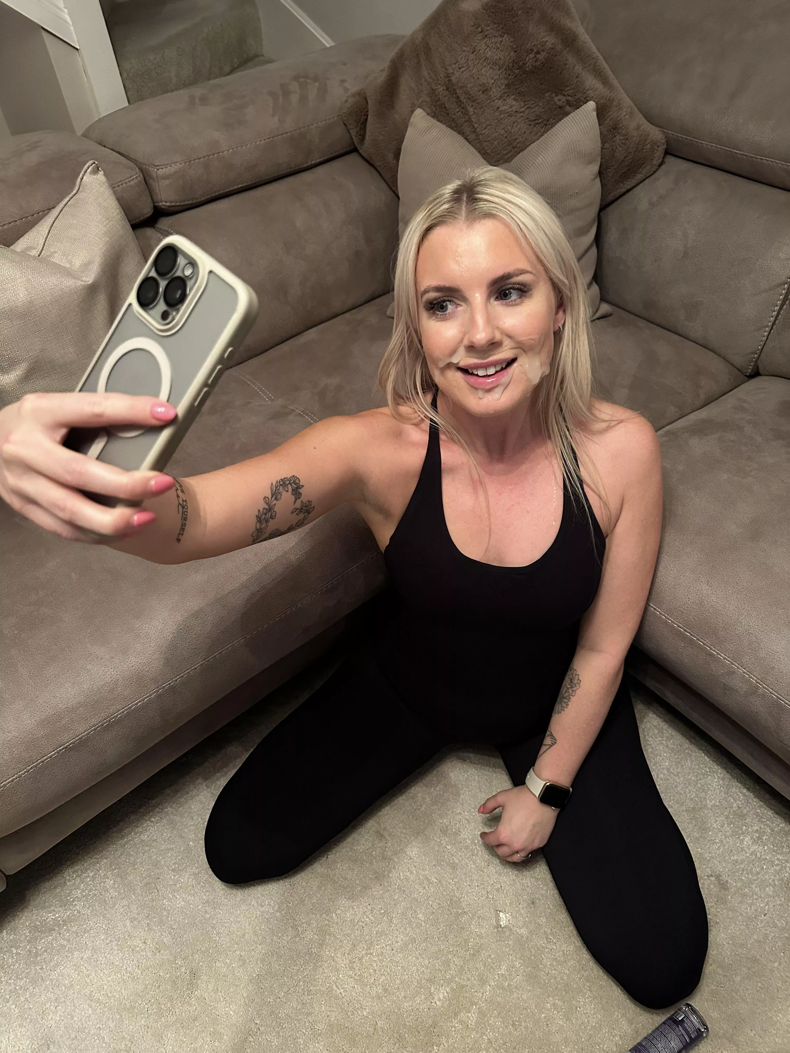 Sending hubby a selfie whilst he is at work 💦 posted by EmilyWalters18