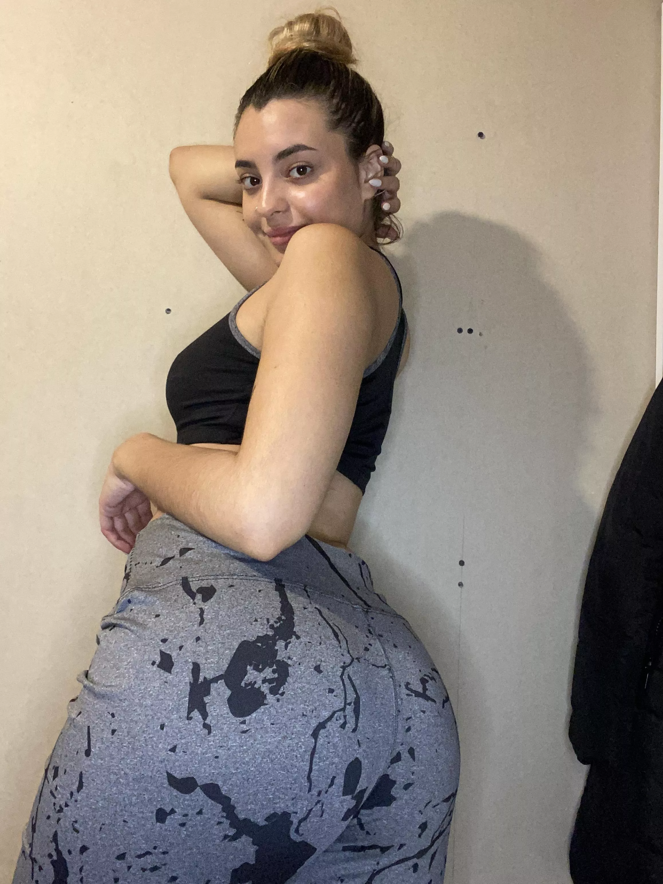 These leggings are really accentuating my booty posted by markmar3435