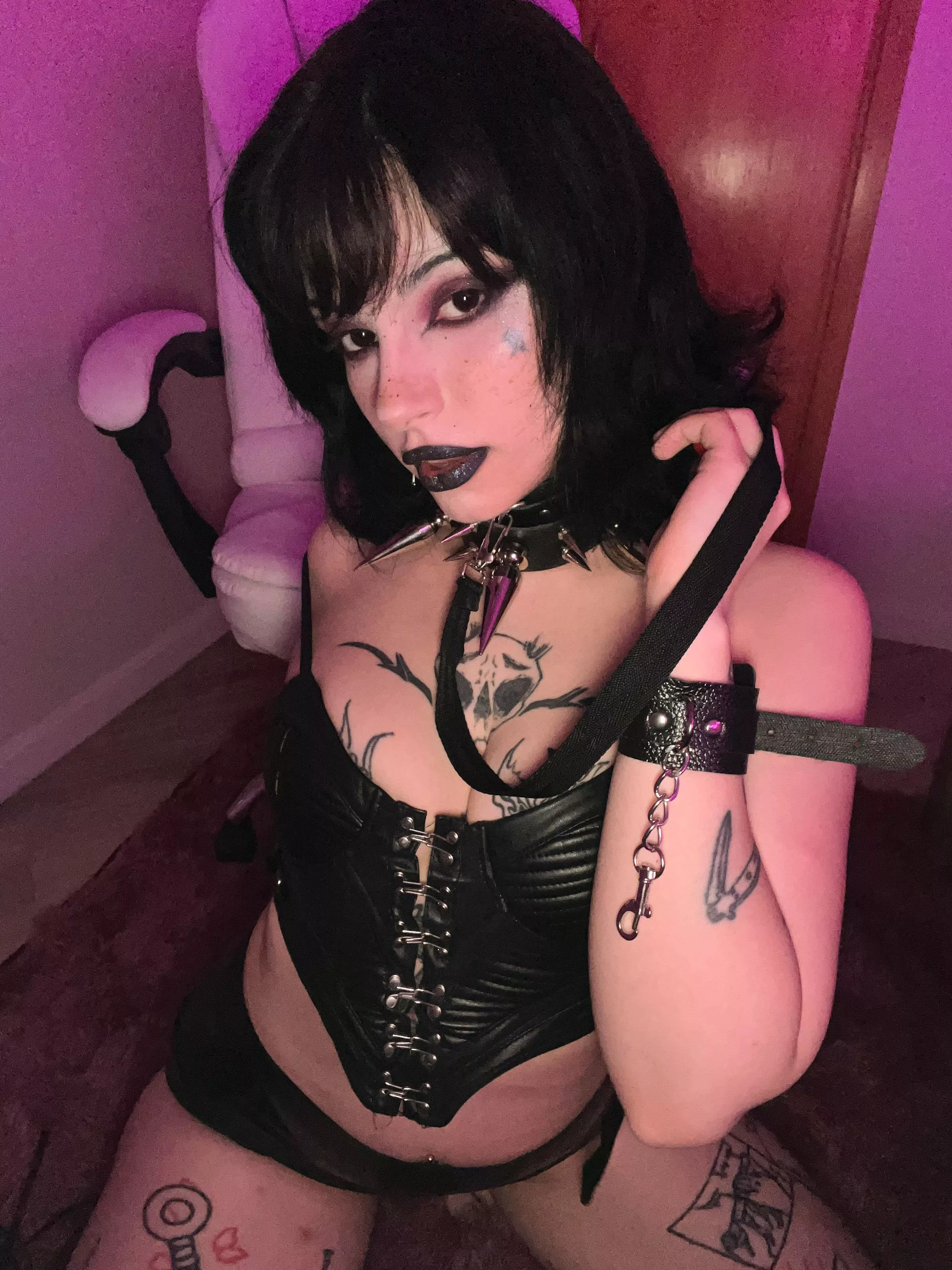 [TW] I'll be the perfect little pet posted by Mantasticles