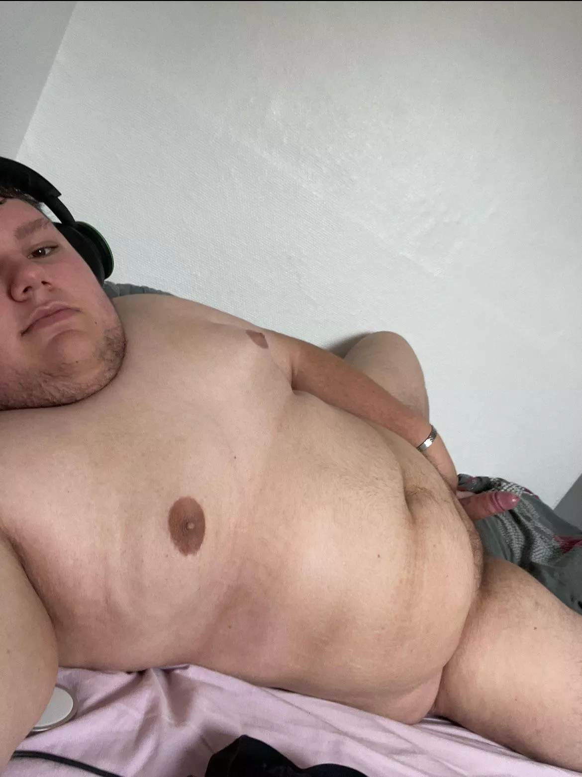 Wanna lay in bed with me ? posted by MrPinsk