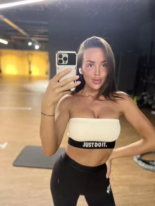 Would you say I'm a MILF if you saw me in the gym [F30] by badhabbitmom