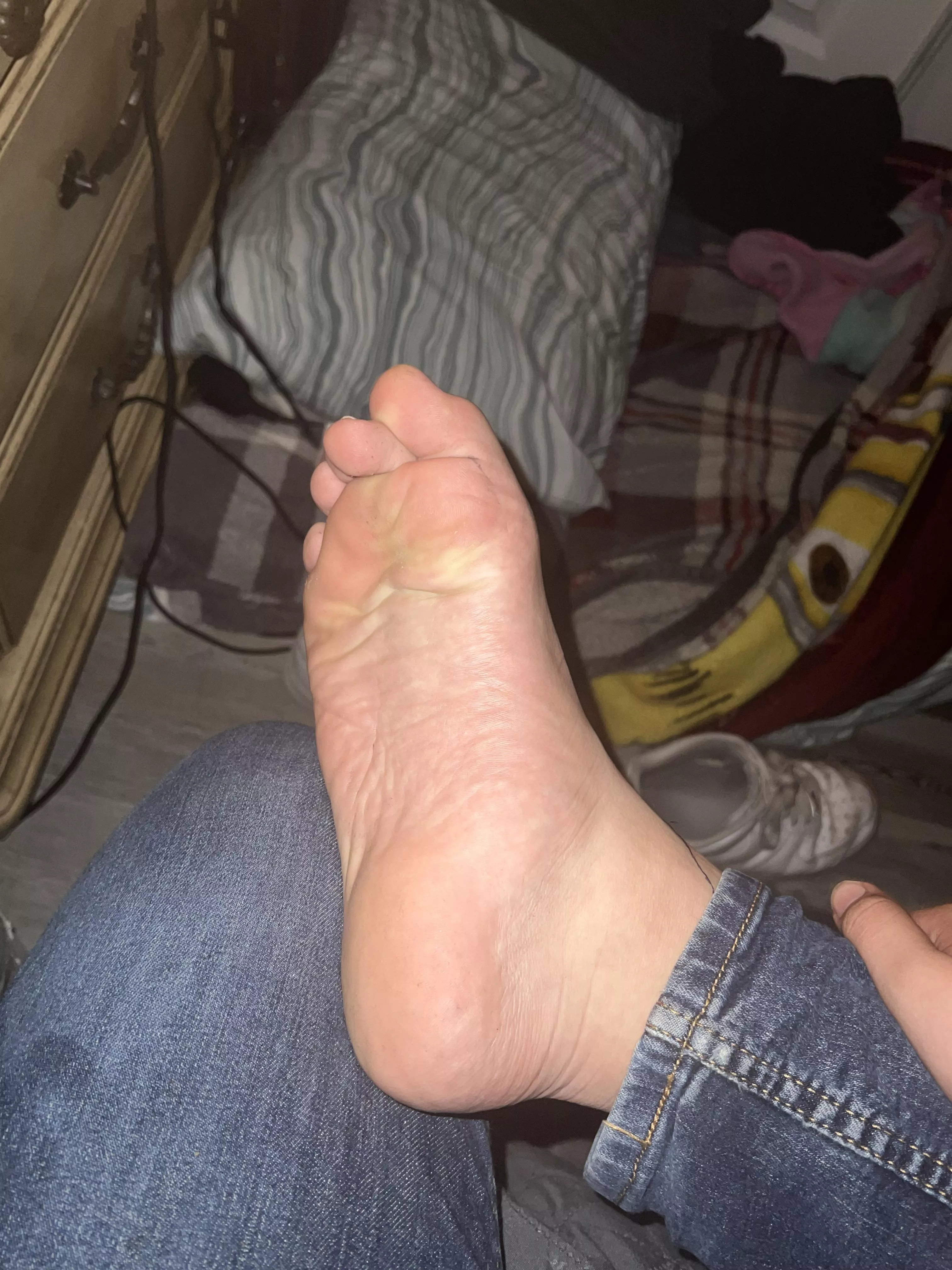 You know deep down you aren’t nothing compared to my real man 19 year old feet you know u shouldn’t even sniff them but maybe me your master will allow you too if ur a good boy dms open for humiltion and I might find a purpose to ur idiotic life posted by Salty-Tune-2394