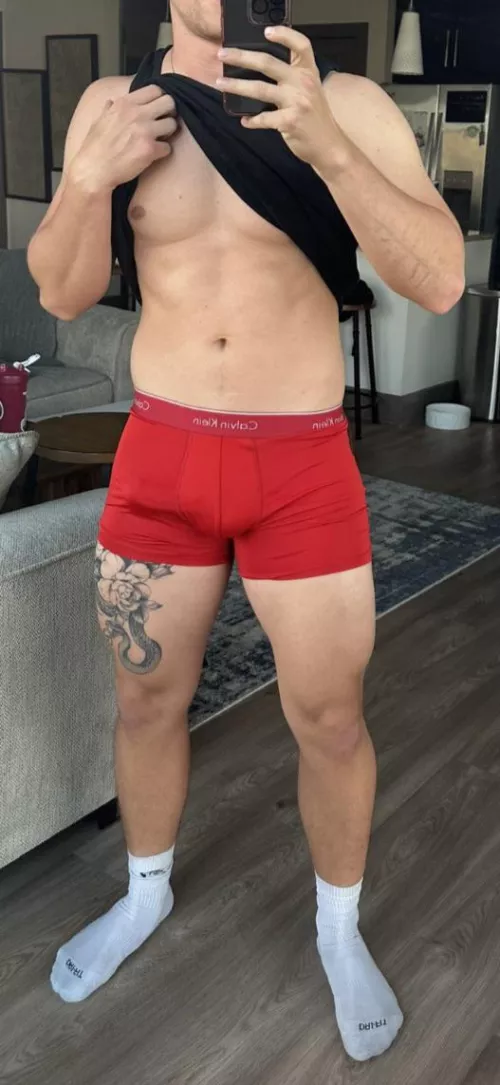 25 muscular stud. 👀 for same to swap hookup vids with. DM me for snap by Vani11a_Suns3t