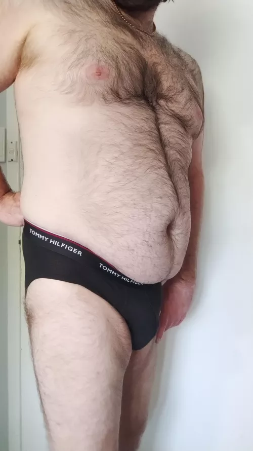 (42) Hi guys. DMs open.  by th1rstyb0y