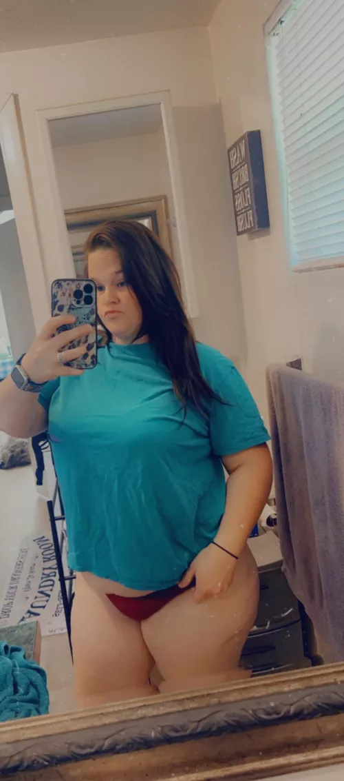 Comment your age if you’d fuck this chubby milf 😇 by Thickbeauty92