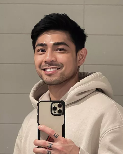 Gotta take selfie before walking my dog. Happy sunday everyone! by king_leo_ace88