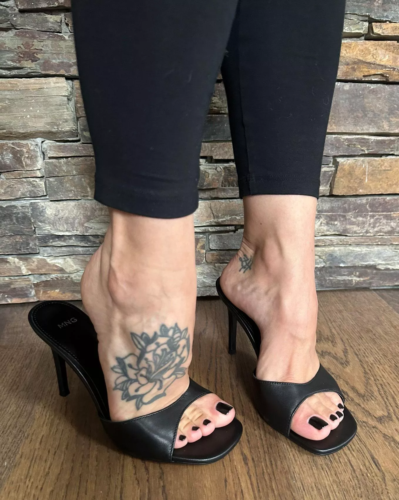 I treated my self with some new heels 😋 posted by Pixiesoles23_