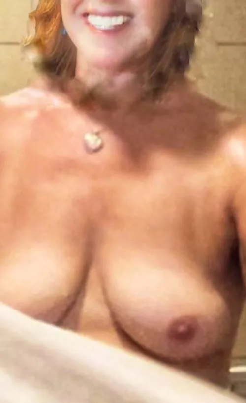 Just a peak! by justlookingtogetsome